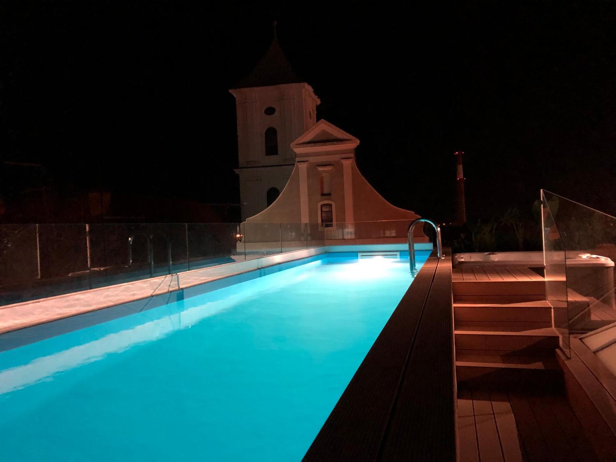 אוסילק Boutique Hotel Tvrda מראה חיצוני תמונה